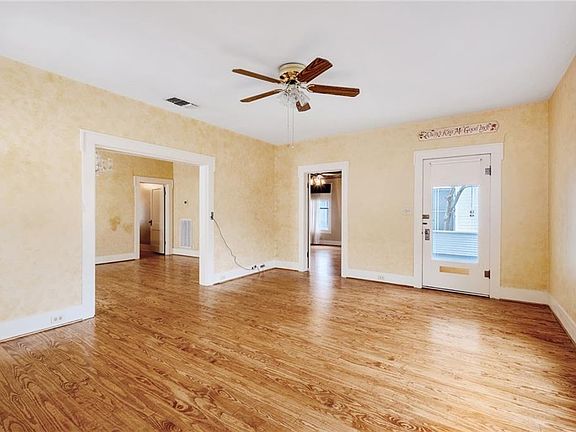 5th image of 702 Olive St