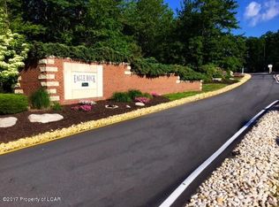 266 Turnberry Ln, Hazle Township, PA 18202