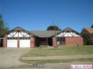 6708 SE Dover Ct, Bartlesville, OK 74006