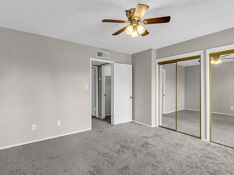 1828 W Tuckey Ln — Photo 17