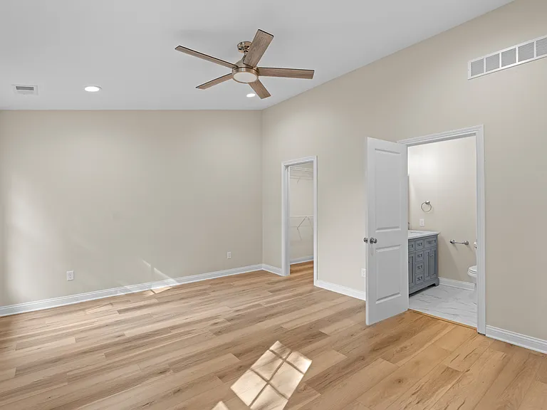 1562 Lincoln Ave — Photo 4