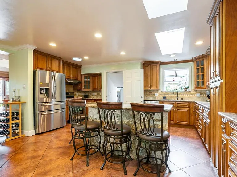 515 Flynn Ave — Photo 9