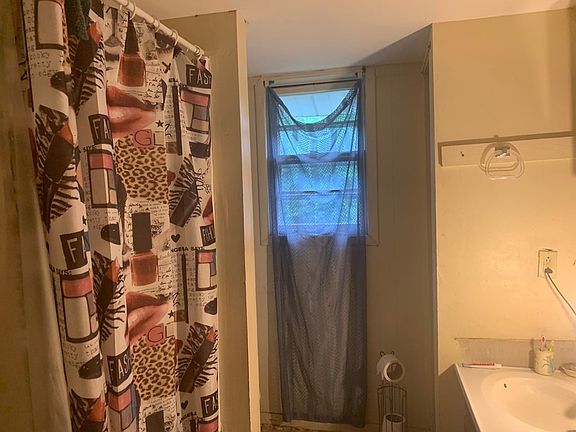 2nd image of 190 McAlpine St