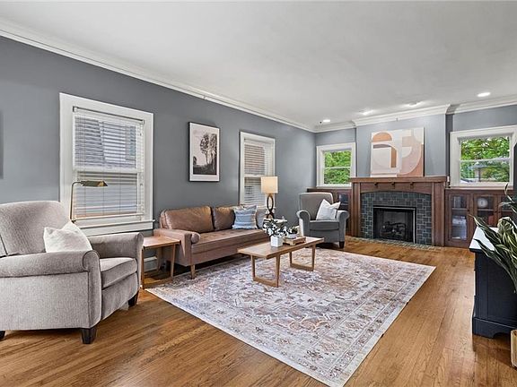 5th image of 23 E 53rd St