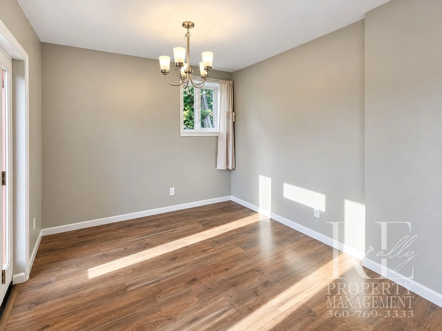 Bright Remodeled 2-Bedroom with Year-Round A/C & In-Unit Laundry — Photo 4
