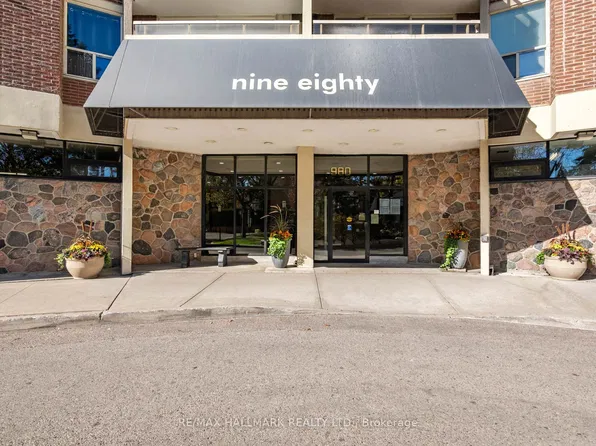 980 Broadview Ave #2102, Toronto, ON M4K 3Y1
