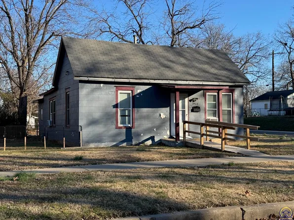 1934 SW Central Park Ave, Topeka, KS 66604