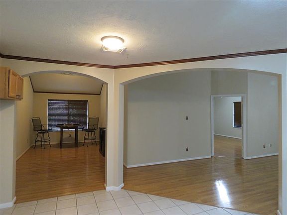 Arches throughout formal dinning and kitchen and living area. Freshly painted.