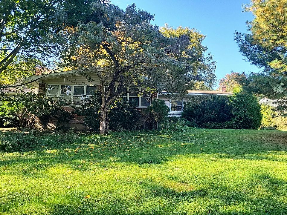 1st image of 545 Gilmour Rd