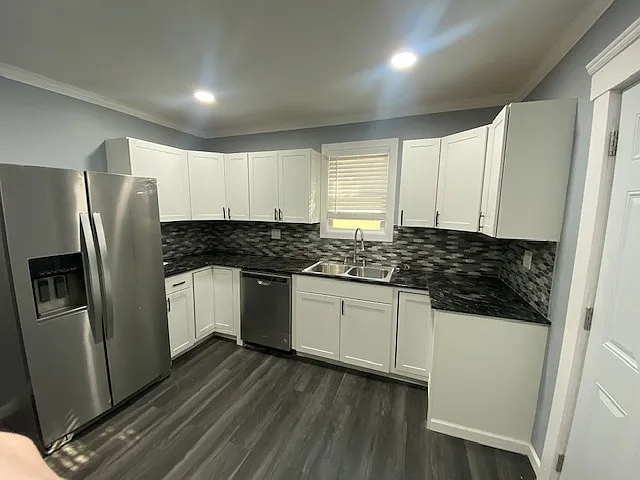 220 Bassett St #11 — Photo 14