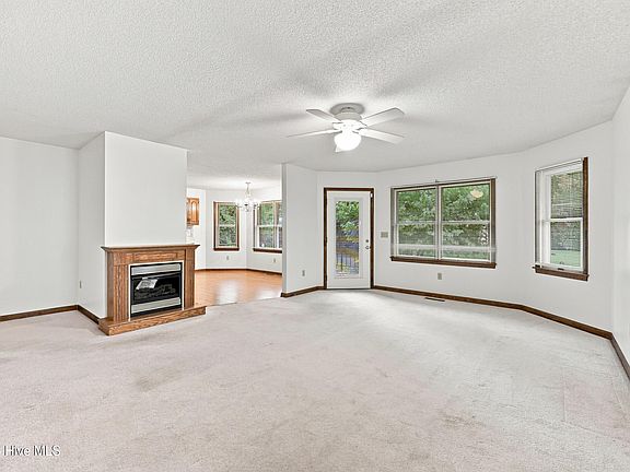 3rd image of 1113 Riverside Avenue