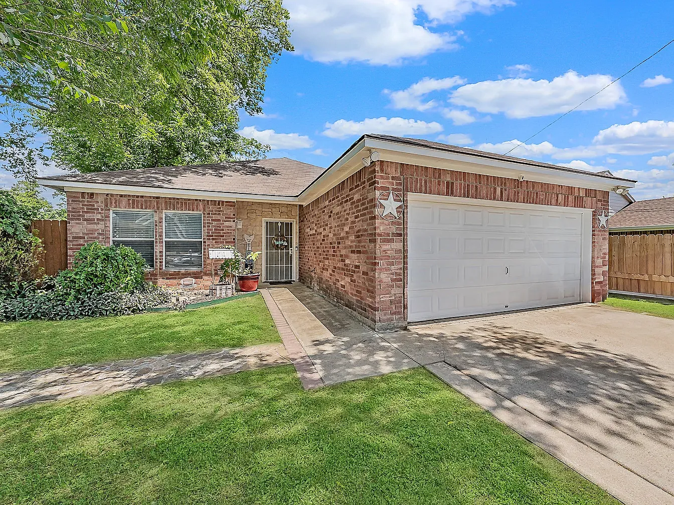 3 bed, 1320 sqft, $2,300 — Photo 1