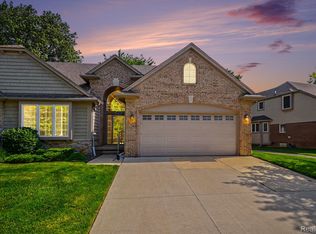 30268 Berghway Trl, Warren, MI 48092