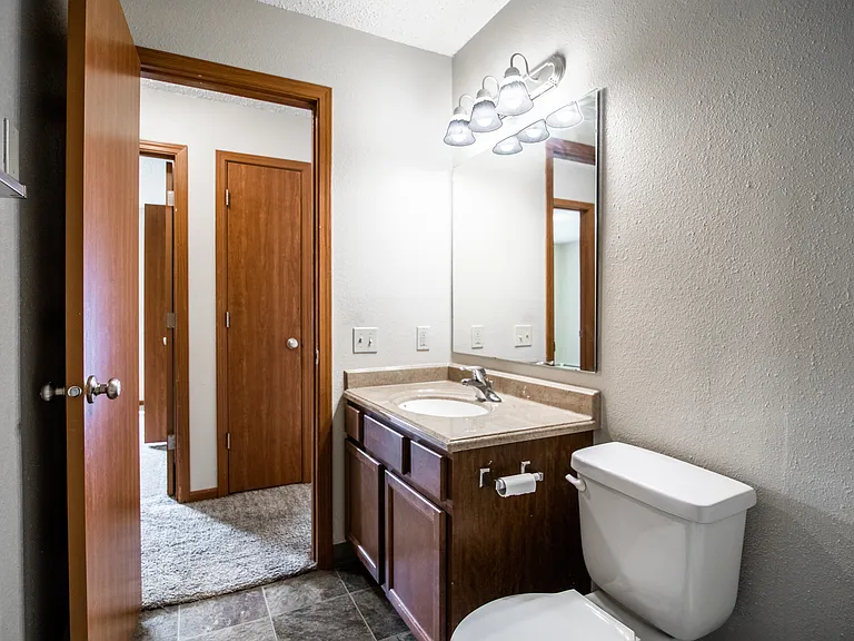 Eastbrook Apartments — Photo 15