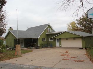 9114 113th St, Blue Grass, IA 52726