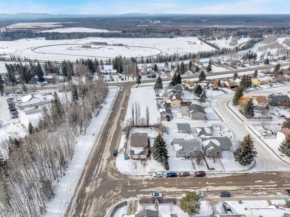 5704 E 58th St, Rocky Mountain House, AB T4T 1H9