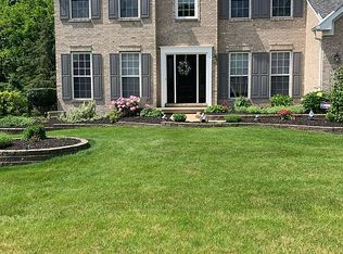 6030 Hawthorn Dr, Coraopolis, PA