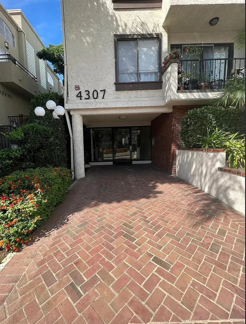 Building Photo - 4307 Whitsett Ave