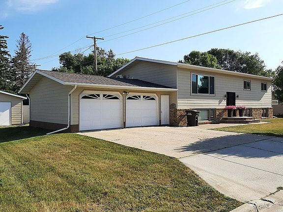 3rd image of 316 9th St W
