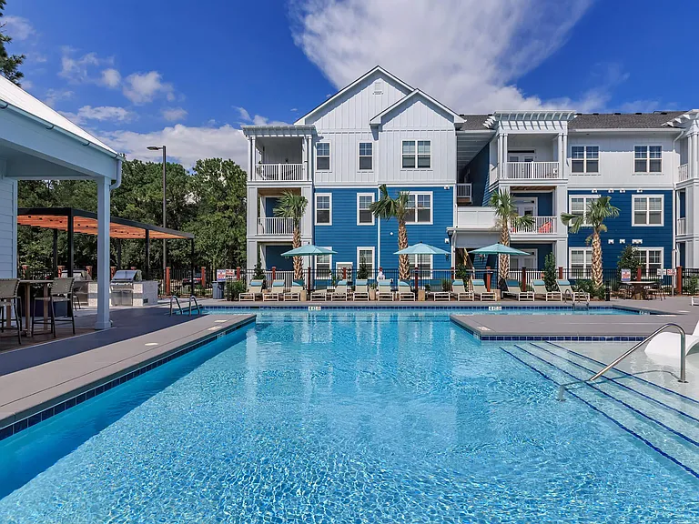 SPARKLING SALTWATER POOL