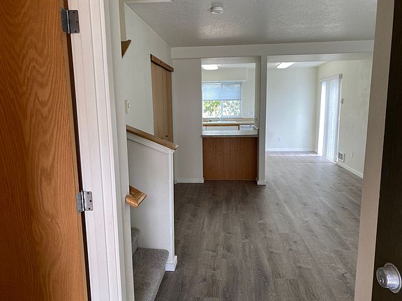 3rd image of 235 SW 30th St