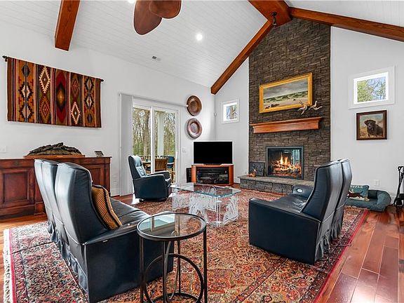 3rd image of 4430 Gelding Rd