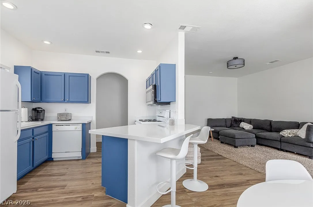 2 bed, 2.0 bath, 1100 sqft, $1,995 — Photo 3
