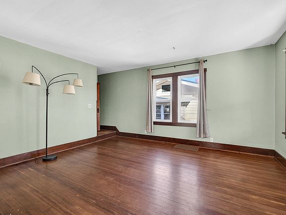 5th image of 2418 Western Ave