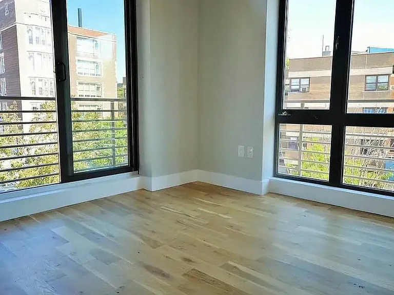 185 Leonard St #3E — Photo 8