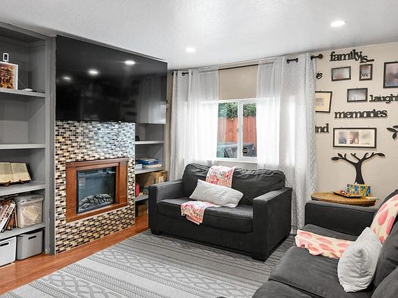 2nd image of 1455 Alturas St #46