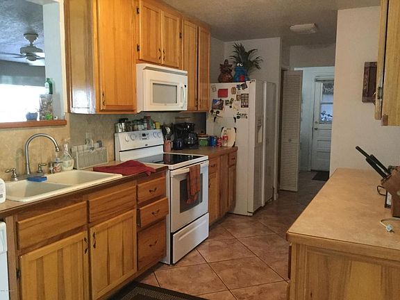 3rd image of 521 Poinsettia Ave