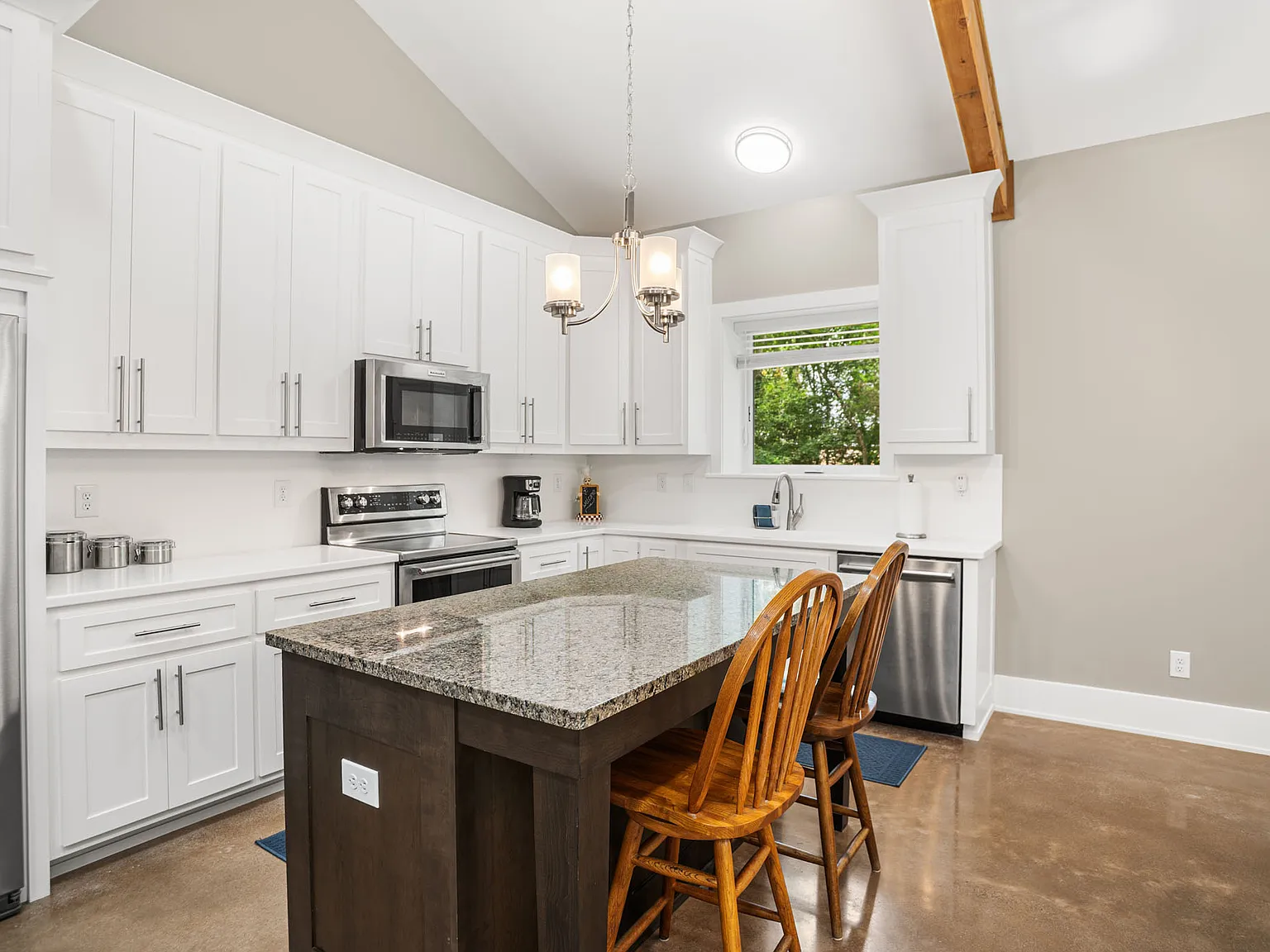 4 bed, 2170 sqft, $4,000 — Photo 3