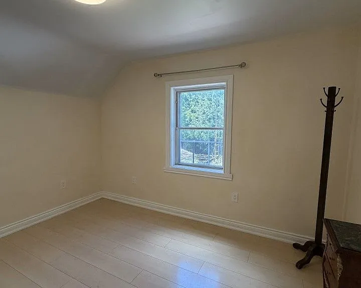 148 Belgravia Ave — Photo 9