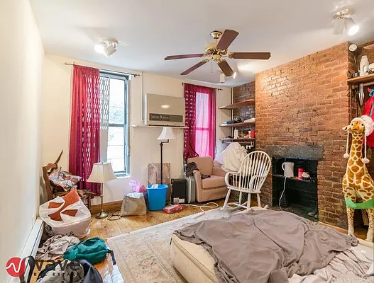 Rented by Wave Real Estate Group | media 35