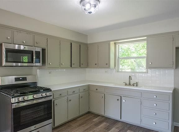 5th image of 1814 Westwood Dr