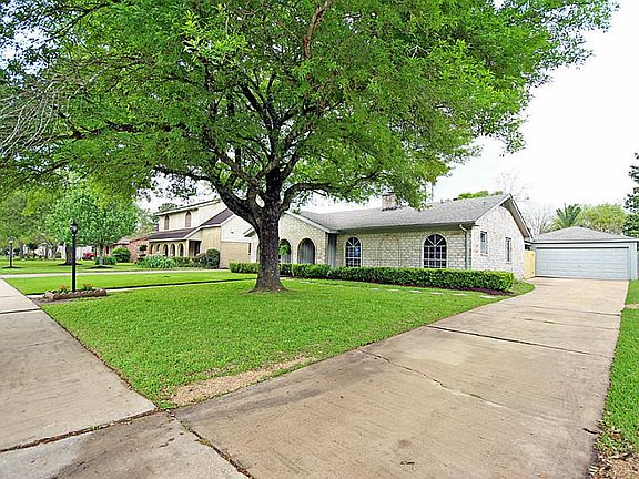LONG DRIVE WAY LEADS TO THE TWO CAR GARAGE