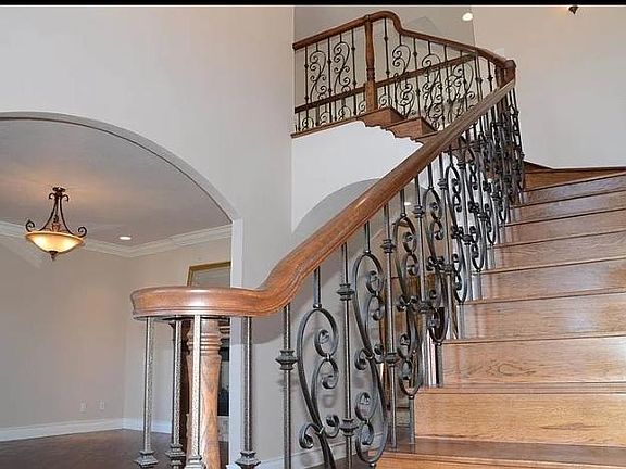3rd image of 42 Lake Van Dr