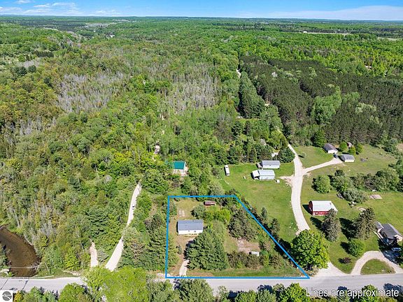 3rd image of 1741 N Haze Rd