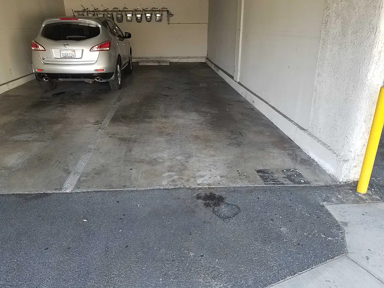 Mammoth Ave — Photo 54