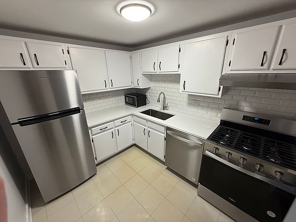 2nd image of 1463 Fairlane Dr #203