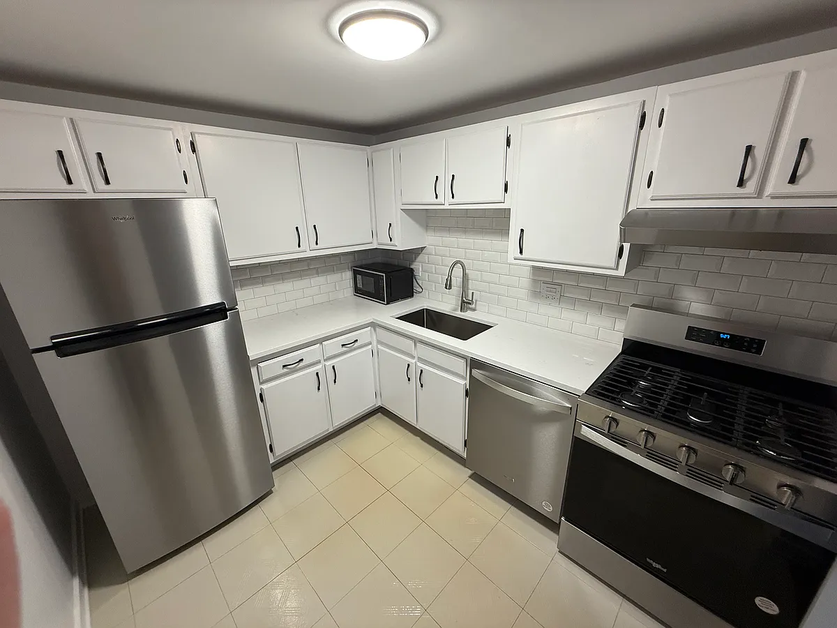 Building Photo - 1463 Fairlane Dr #203