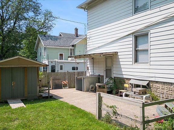 2nd image of 1211 Leclaire St