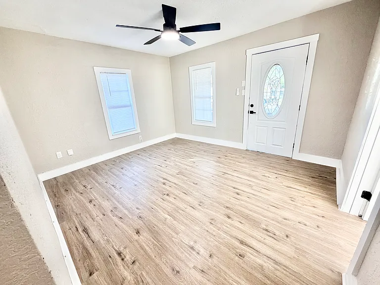 1327 Bailey Ave — Photo 5