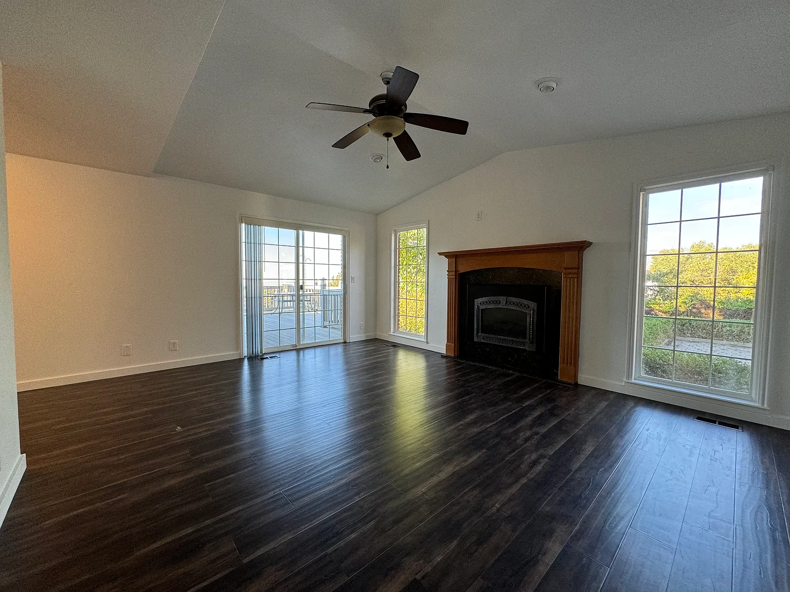 Updated 5 BR home with mountain and valley views — Photo 2