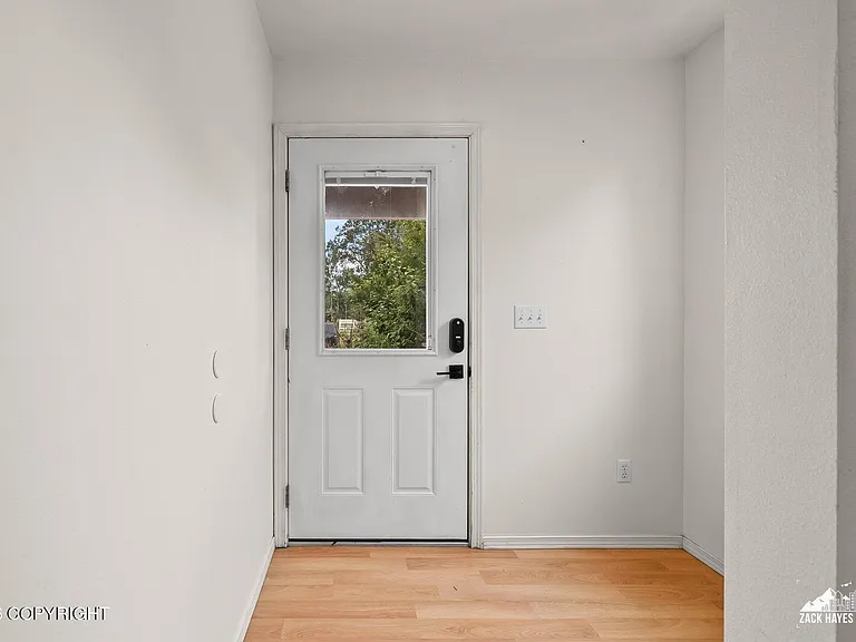 635 Pearl Dr — Photo 3