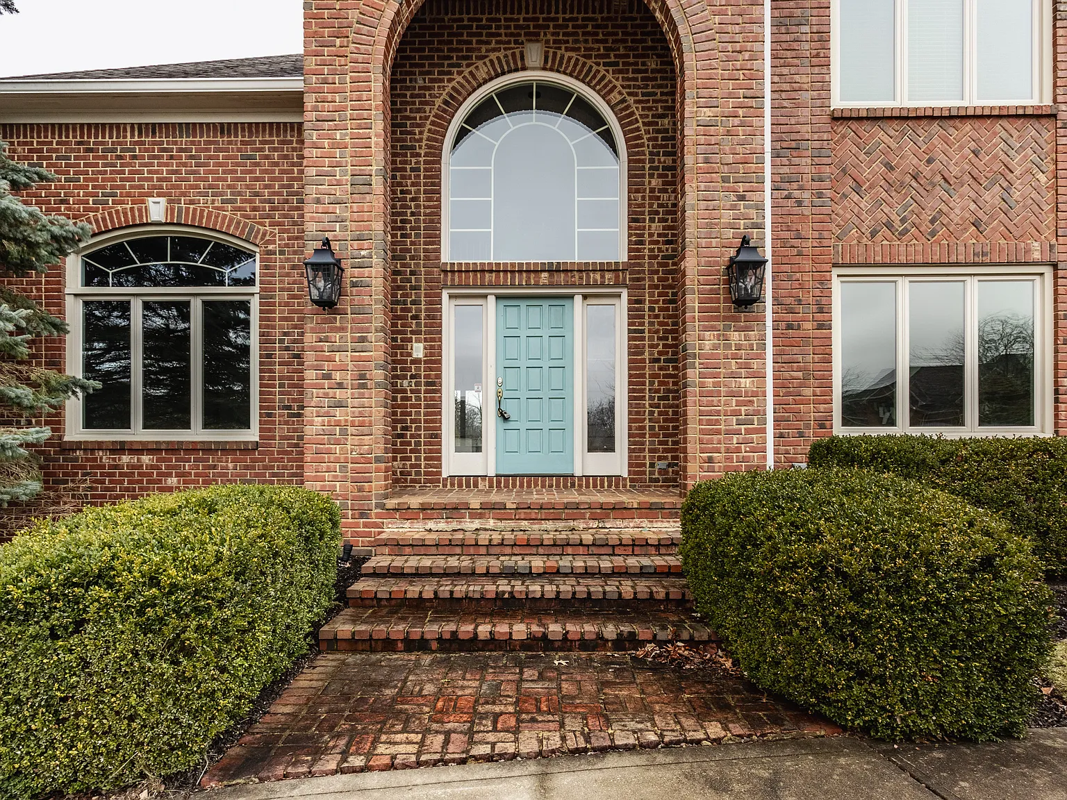 5 bed, 5.5 bath, 6060 sqft, $6,500 — Photo 2