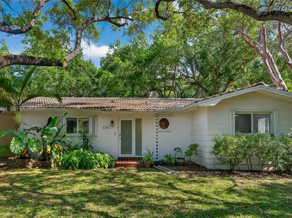 6767 SW 154th St, Palmetto Bay, FL 33157