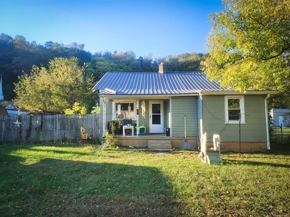 1017 Hattie St, Covington, VA 24426