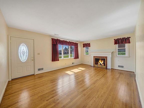 4th image of 1165 Vivian Ave