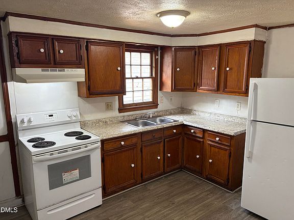 3rd image of 2936 Carolyn Dr